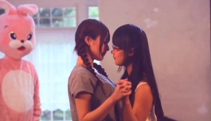 sex dịt nhau Tét đỏ mông chảy nước anh còn dùng cả tay móc đít